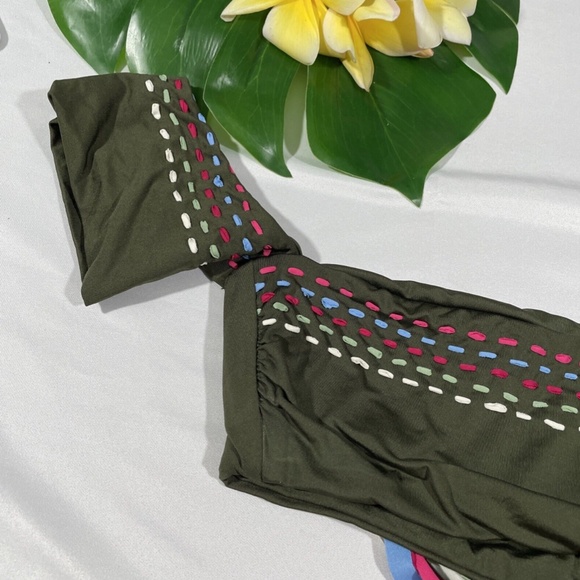 NEW Becca Quest Off Shoulder Bandeau Bikini Top Bayleaf Green‎ [ Small ] - Picture 5 of 12